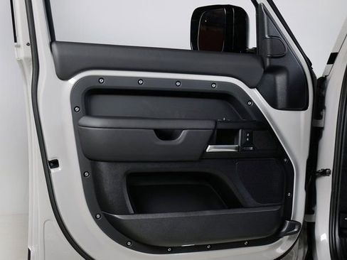 New 2026 Land Rover Defender 110 X-Dynamic SE image 26