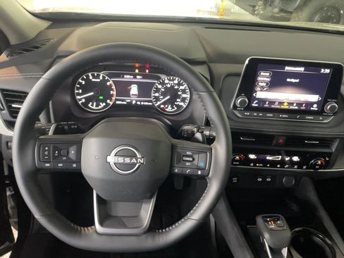 Used 2025 Nissan Rogue SV w/ SV Premium Package AWD/4WD image 17