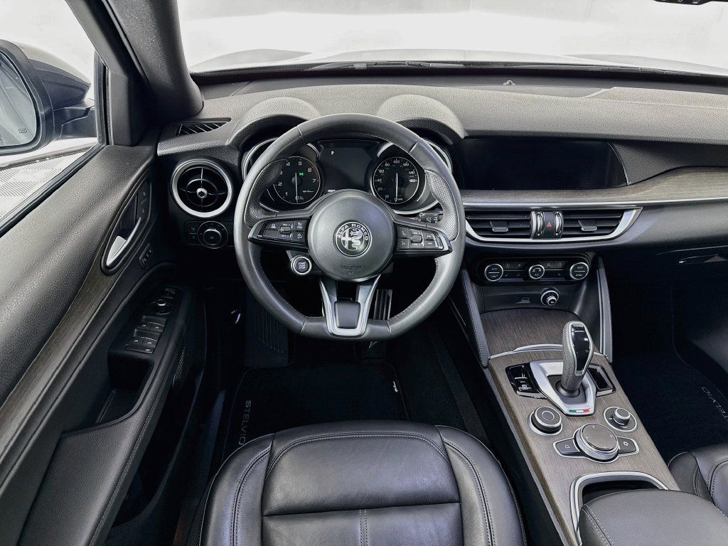 Used 2022 Alfa Romeo Stelvio Ti AWD/4WD image 24