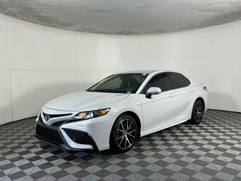 Used 2023 Toyota Camry SE w/ Convenience Package FWD image 7