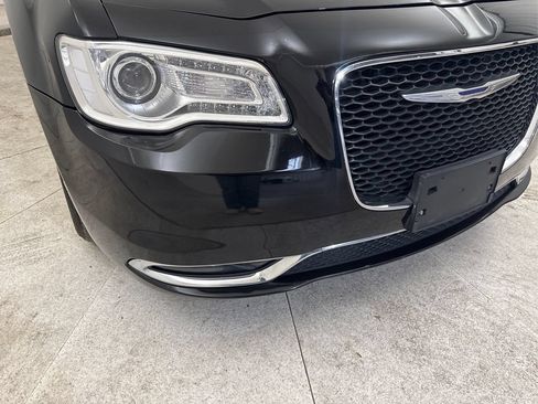 Used 2018 Chrysler 300 Touring w/ Driver Convenience Group RWD image 17