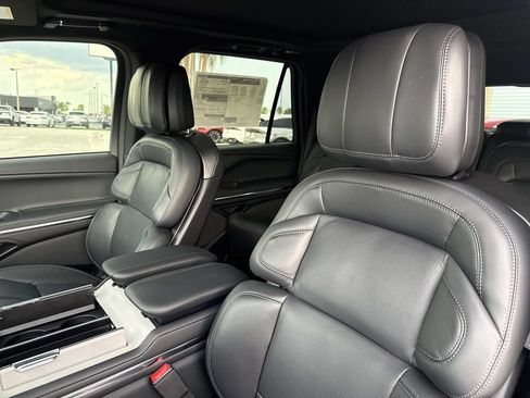New 2026 Lincoln Navigator Reserve w/ Jet Appearance Package AWD/4WD image 23