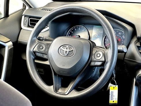 Used 2021 Toyota RAV4 LE FWD image 29
