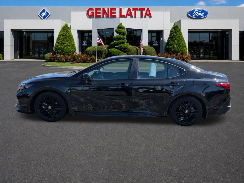 Used 2025 Toyota Camry SE w/ Convenience Package FWD image 13