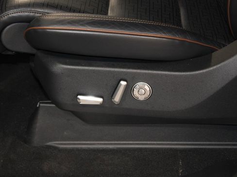 Used 2025 Lincoln Navigator Black Label image 18