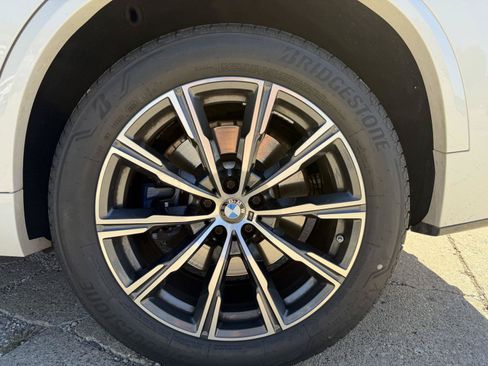 Used 2021 BMW X5 M50i w/ Dynamic Handling Package AWD/4WD image 11