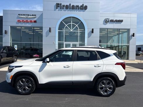Used 2024 Kia Seltos S AWD/4WD image 2