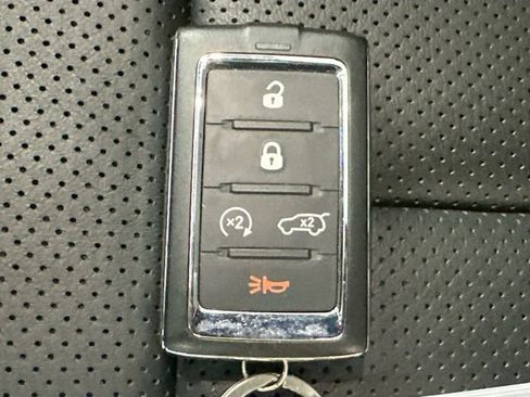 Used 2023 Jeep Grand Cherokee Overland image 18