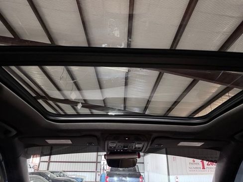 Used 2021 Cadillac Escalade ESV Sport w/ Driver Assist Tech Package RWD image 30
