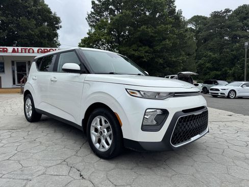 Used 2022 Kia Soul S FWD image 1