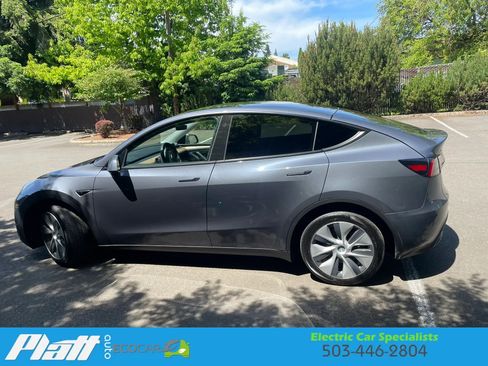 Used 2023 Tesla Model Y Long Range AWD/4WD image 6