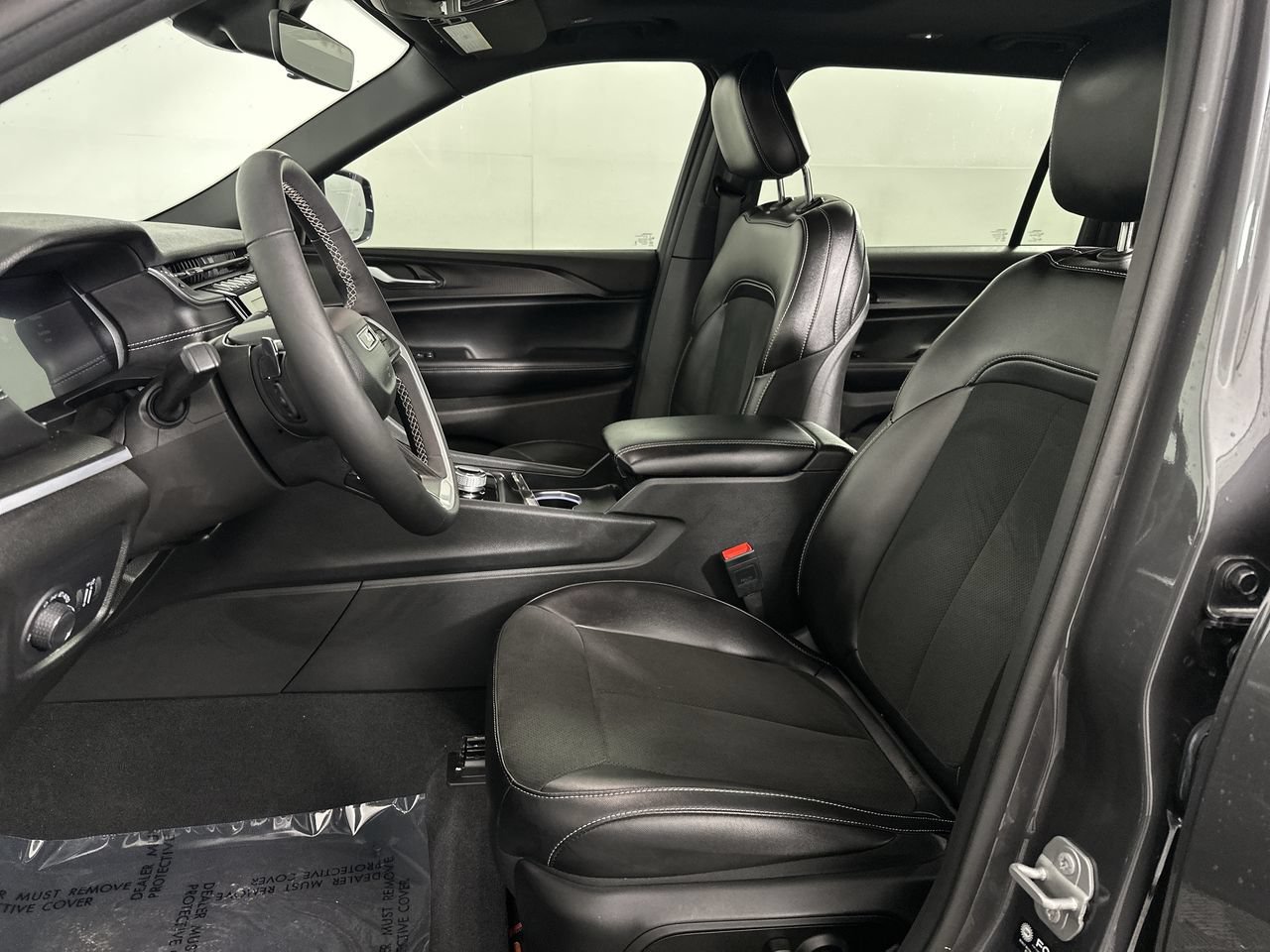 Used 2025 Jeep Grand Cherokee L Altitude RWD image 6
