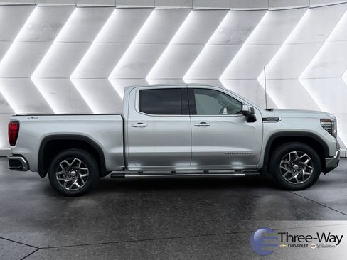 Certified 2022 GMC Sierra 1500 SLT w/ SLT Premium Package image 6