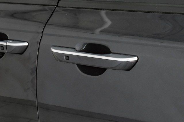 Used 2023 Kia Carnival LX FWD image 39