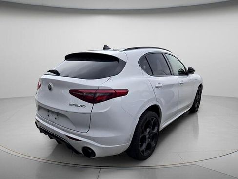 Used 2022 Alfa Romeo Stelvio Veloce AWD/4WD image 5
