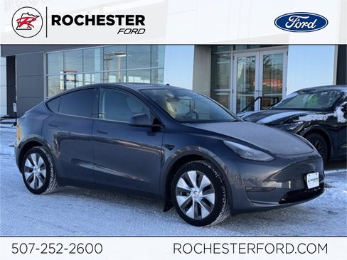 Used 2023 Tesla Model Y Long Range image 1