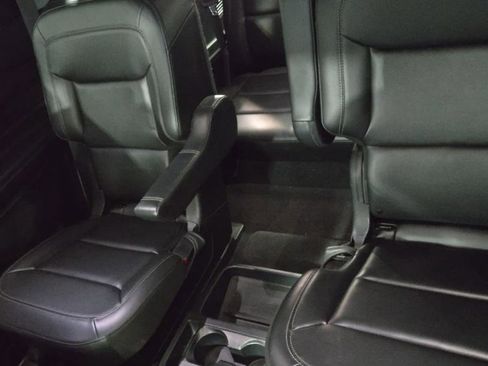 Used 2021 Ford Explorer XLT w/ Equipment Group 202A image 6