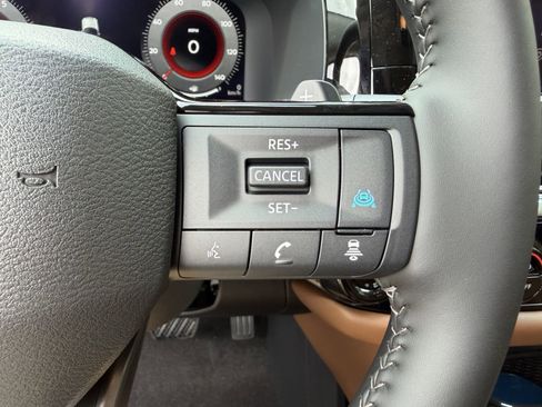 New 2026 Nissan Pathfinder Platinum FWD image 14