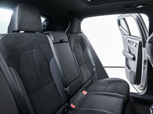 Certified 2025 Volvo XC40 B5 Plus image 23