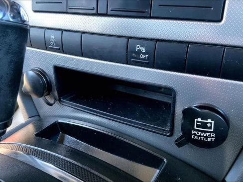 Used 2007 Jeep Commander Sport image 32