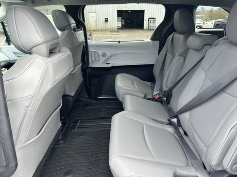 New 2025 Toyota Sienna XLE image 24