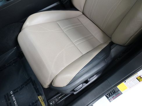 Used 2019 Lexus ES 350 w/ Luxury Package image 11