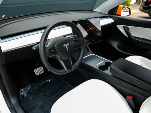 Used 2022 Tesla Model Y Performance AWD/4WD image 2