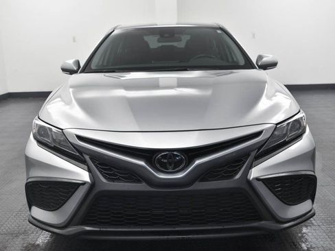 Used 2023 Toyota Camry SE image 2