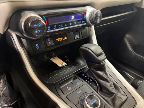 Used 2019 Toyota RAV4 XLE image 23