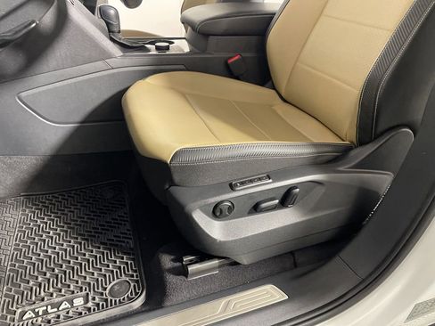 Used 2023 Volkswagen Atlas Cross Sport SEL R-Line image 11