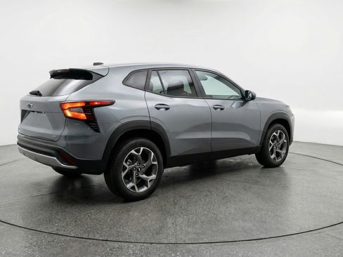 Used 2025 Chevrolet Trax LT FWD image 9