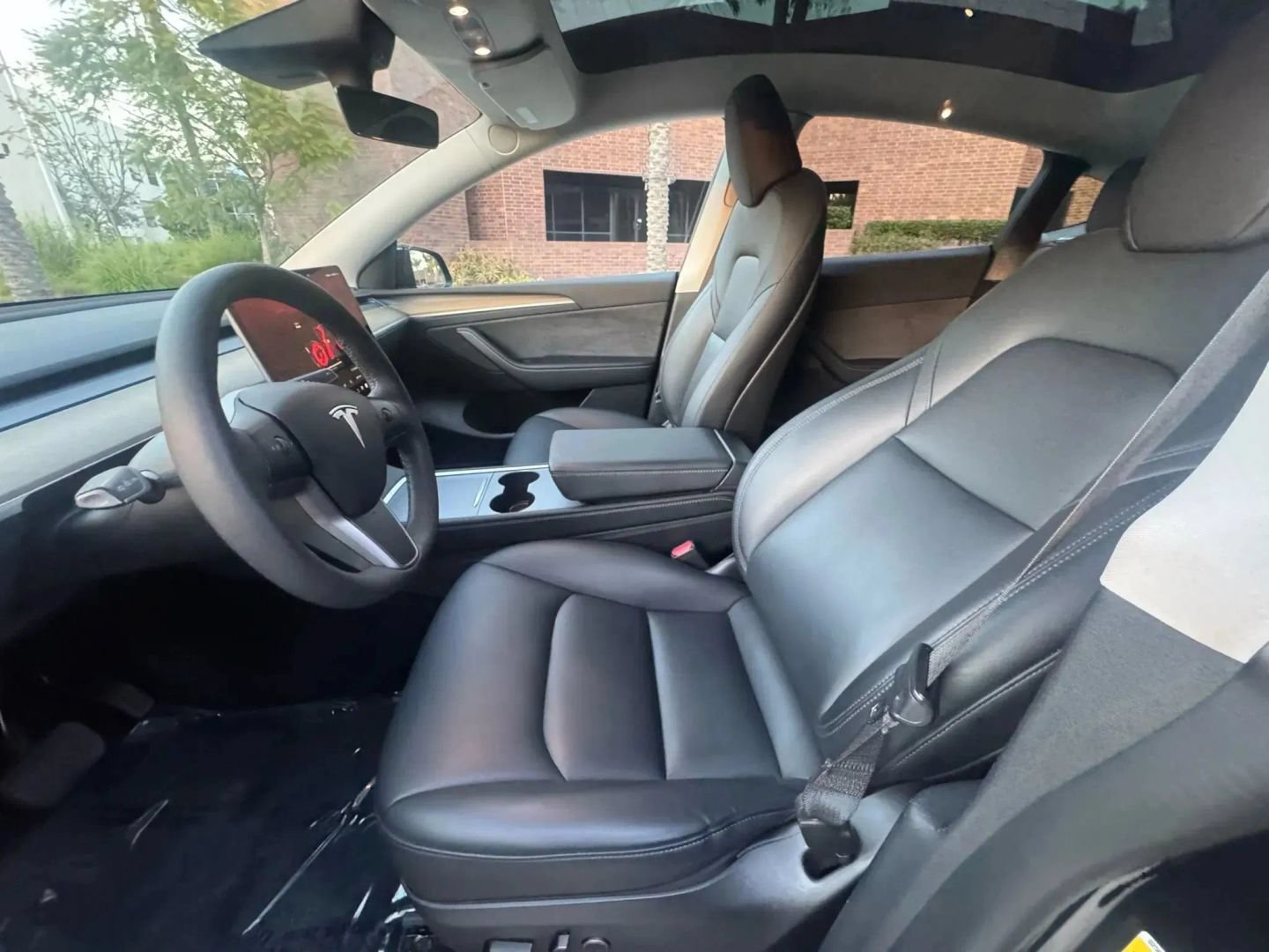 Used 2024 Tesla Model Y Long Range AWD/4WD image 9