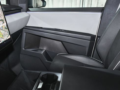 Used 2025 Tesla Cybertruck AWD Crew Cab image 47