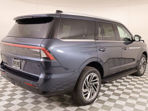 New 2026 Lincoln Navigator Premiere AWD/4WD image 21
