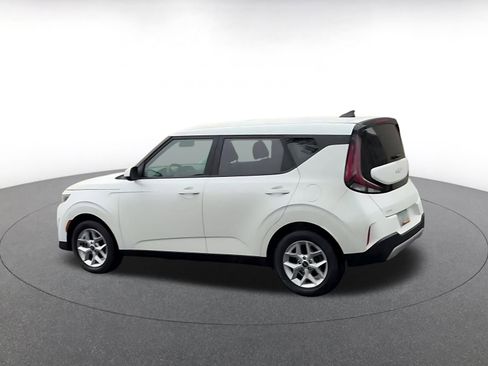 Used 2025 Kia Soul LX w/ LX Technology Package image 10