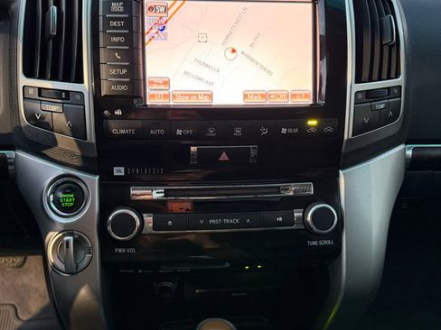 Used 2013 Toyota Land Cruiser image 15