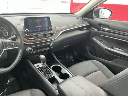 Used 2024 Nissan Altima 2.5 SV image 29