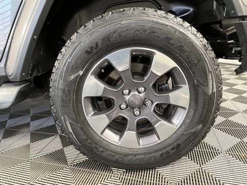 Used 2018 Jeep Wrangler Unlimited Sahara image 13