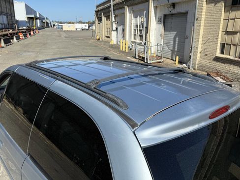 Used 2006 Chrysler Town & Country Touring image 29