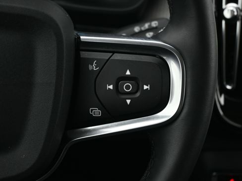 Used 2025 Volvo XC40 B5 Core image 26