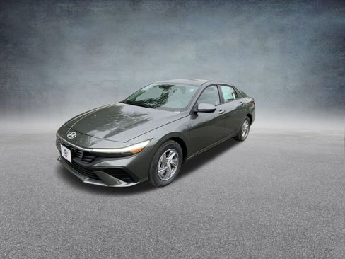 Used 2025 Hyundai Elantra SE image 9