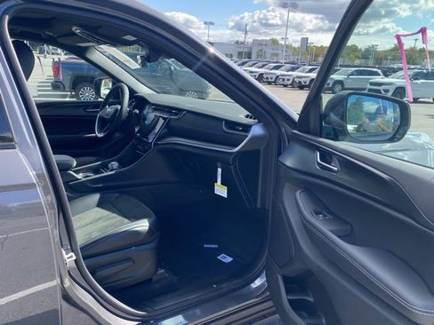 New 2025 Jeep Grand Cherokee Altitude w/ Trailer Tow Package image 26