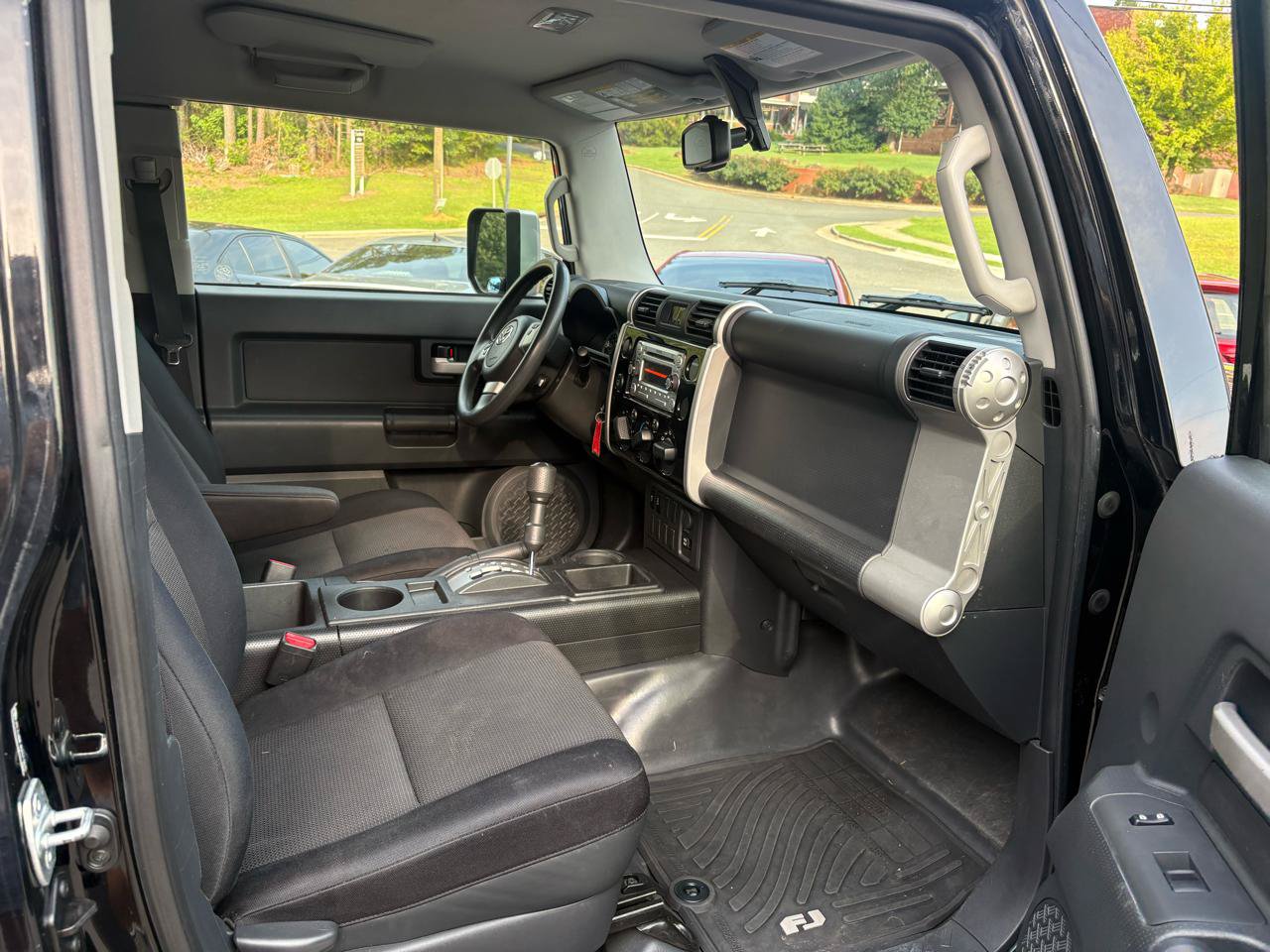 Used 2014 Toyota FJ Cruiser 2WD w/ Convenience Package image 10