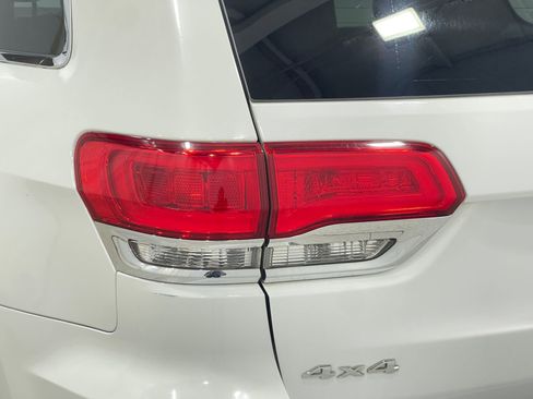 Used 2017 Jeep Grand Cherokee Limited image 33