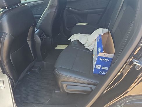 Used 2024 Ford Escape SE FWD image 2