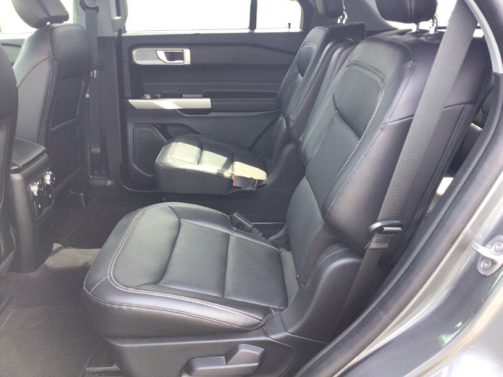 Used 2022 Ford Explorer Limited w/ Equipment Group 301A AWD/4WD image 10