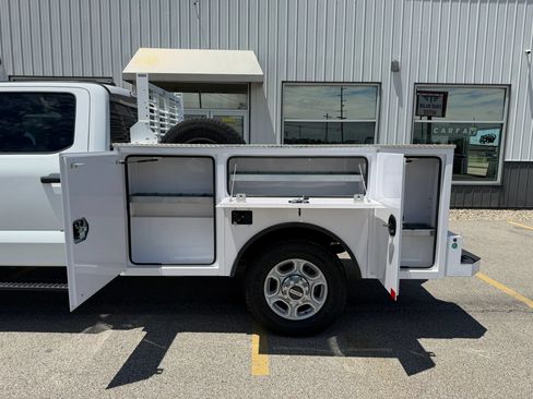 Used 2025 Ford F350 XLT AWD/4WD image 3
