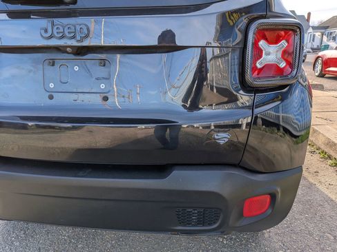 Used 2016 Jeep Renegade Latitude AWD/4WD image 15