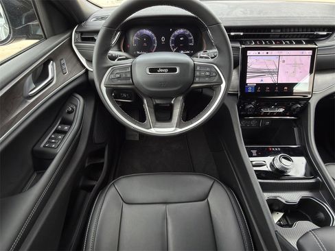 New 2025 Jeep Grand Cherokee Limited image 11