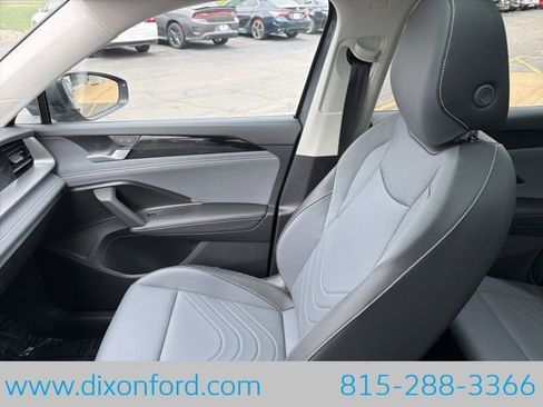 New 2026 Volkswagen Tiguan SE AWD/4WD image 20
